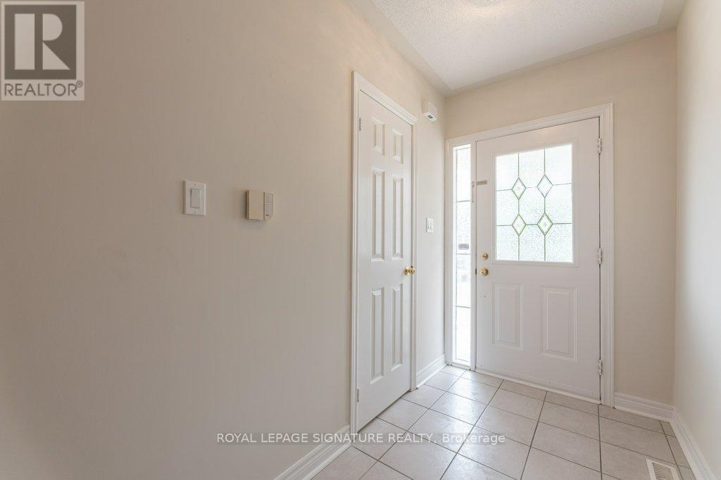 55 Pottery Place, Vaughan, Ontario  L4L 9H5 - Photo 2 - N12936750