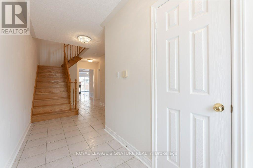 55 Pottery Place, Vaughan, Ontario  L4L 9H5 - Photo 3 - N12936750