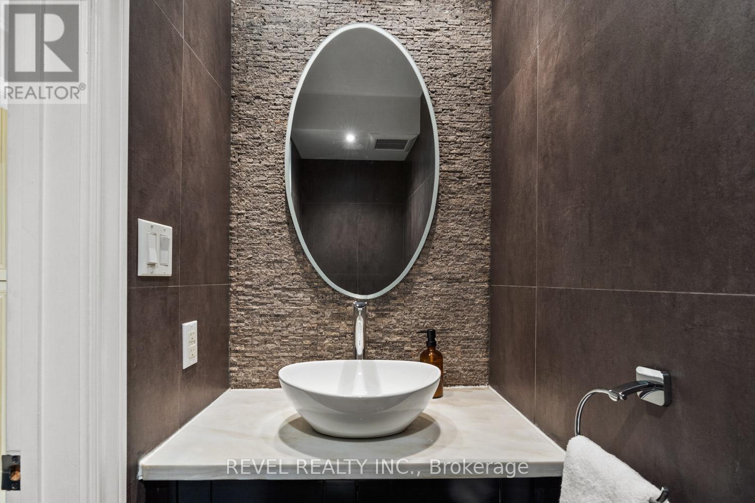 35 Bigham Crescent, Toronto, Ontario  M9C 5C5 - Photo 11 - W12936662