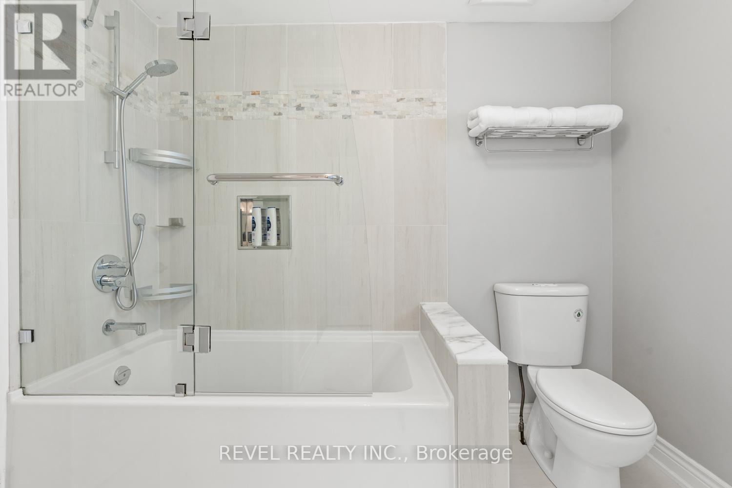 35 Bigham Crescent, Toronto, Ontario  M9C 5C5 - Photo 16 - W12936662