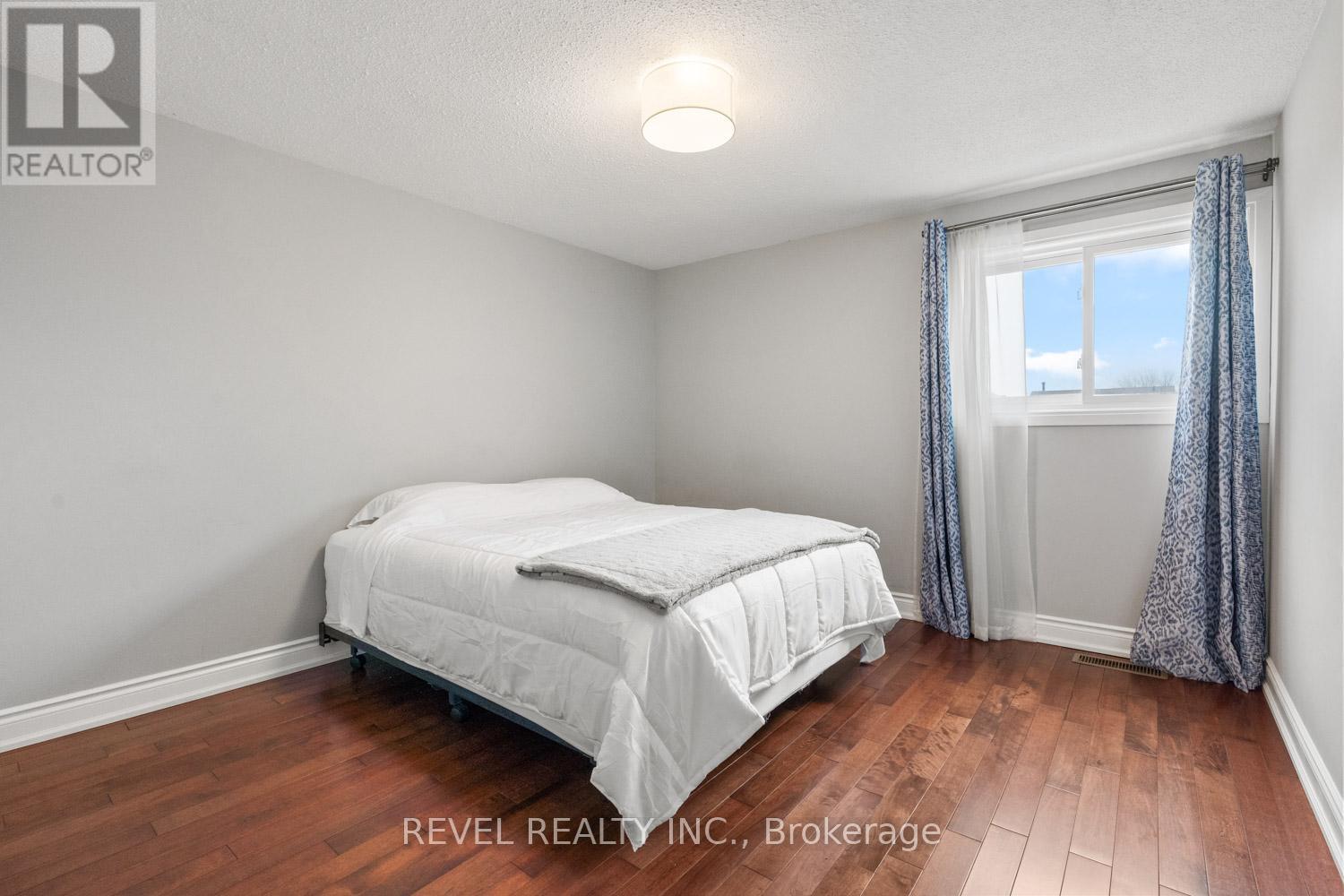 35 Bigham Crescent, Toronto, Ontario  M9C 5C5 - Photo 18 - W12936662