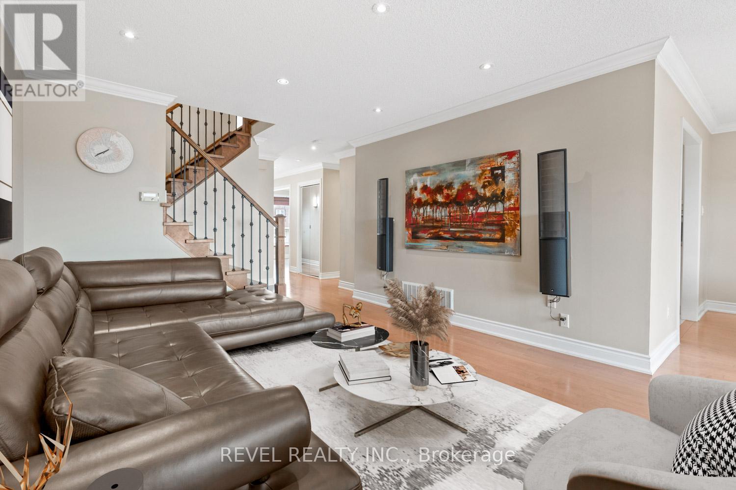 35 Bigham Crescent, Toronto, Ontario  M9C 5C5 - Photo 3 - W12936662