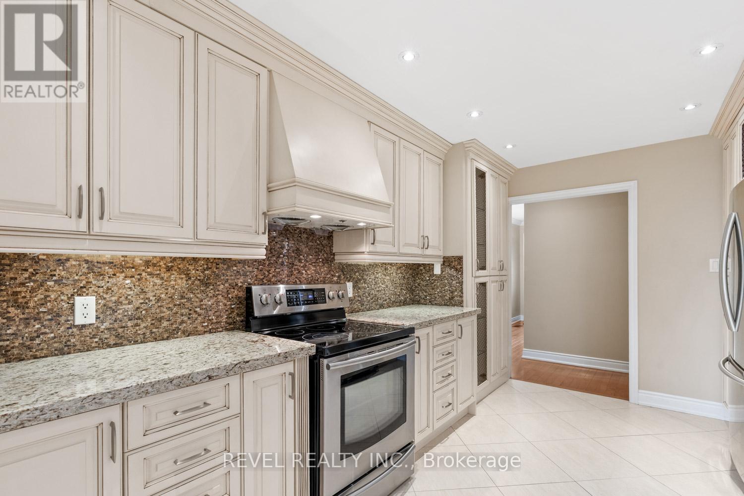 35 Bigham Crescent, Toronto, Ontario  M9C 5C5 - Photo 9 - W12936662