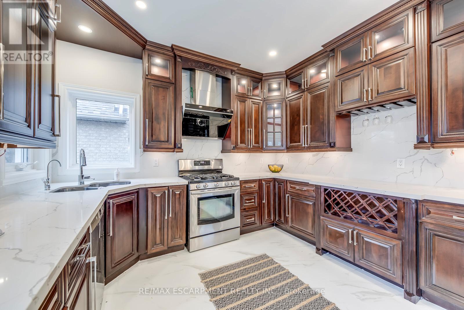 2201 Galloway Drive, Oakville, Ontario  L6H 5M1 - Photo 17 - W12936668