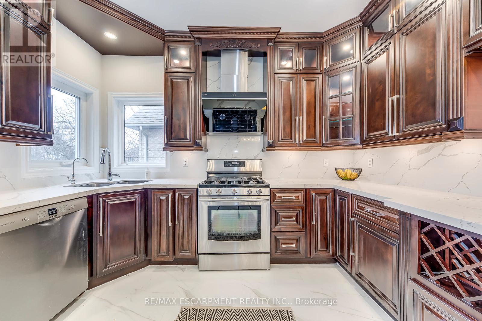 2201 Galloway Drive, Oakville, Ontario  L6H 5M1 - Photo 18 - W12936668