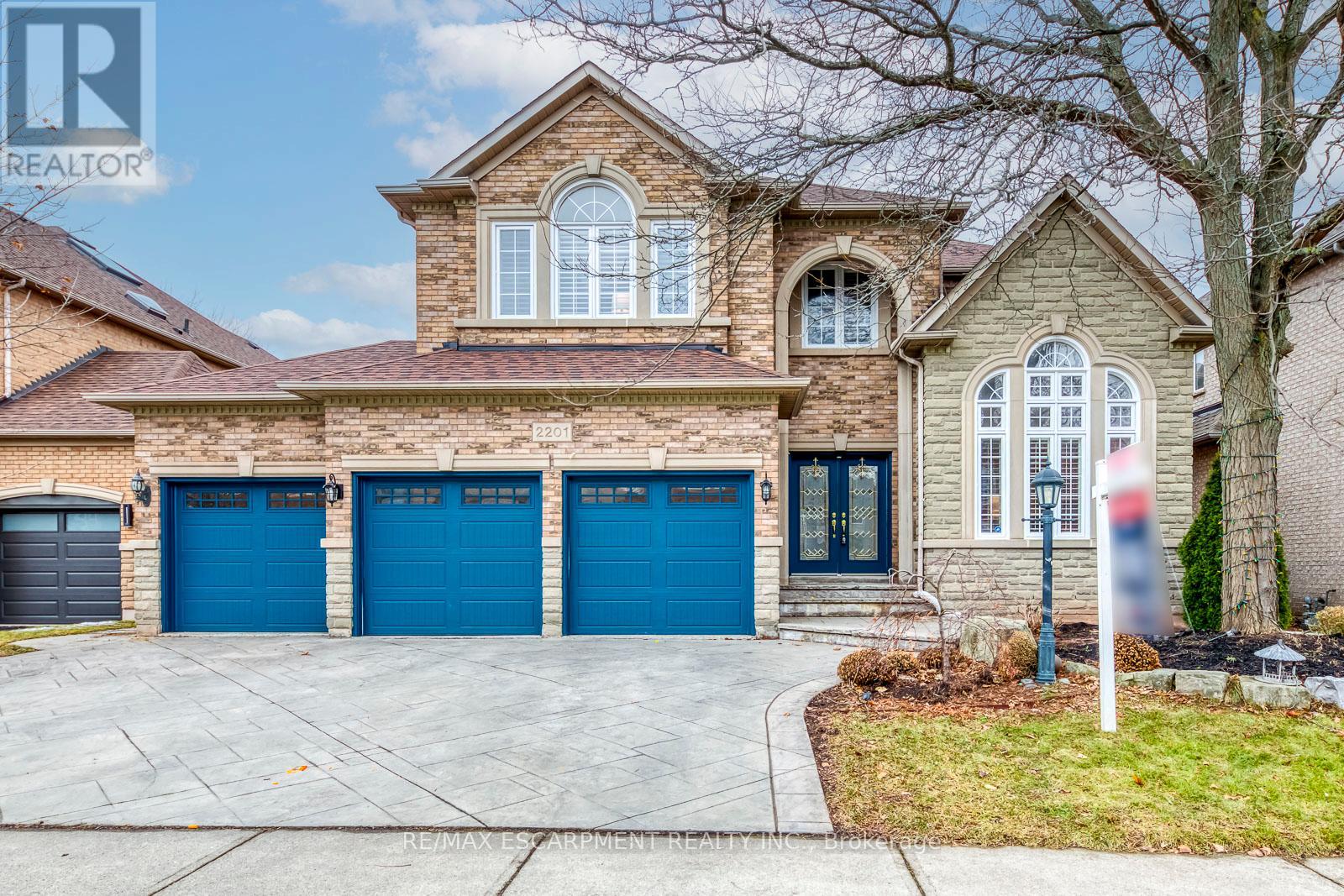 2201 Galloway Drive, Oakville, Ontario  L6H 5M1 - Photo 2 - W12936668