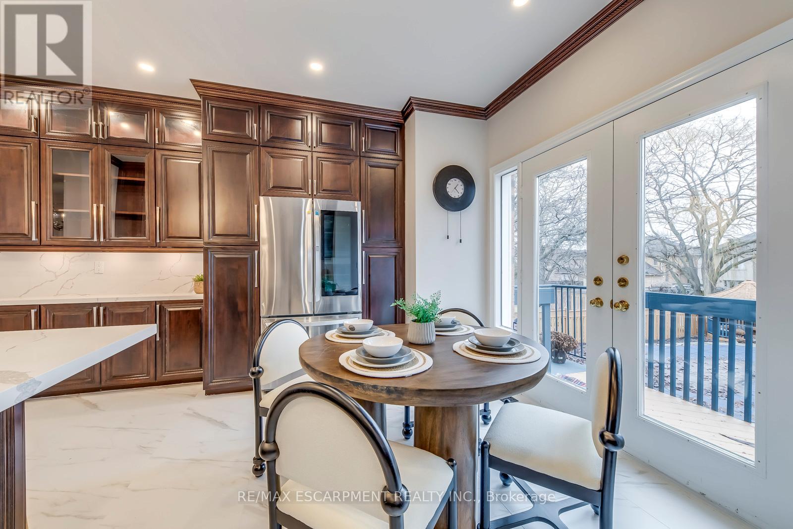 2201 Galloway Drive, Oakville, Ontario  L6H 5M1 - Photo 21 - W12936668