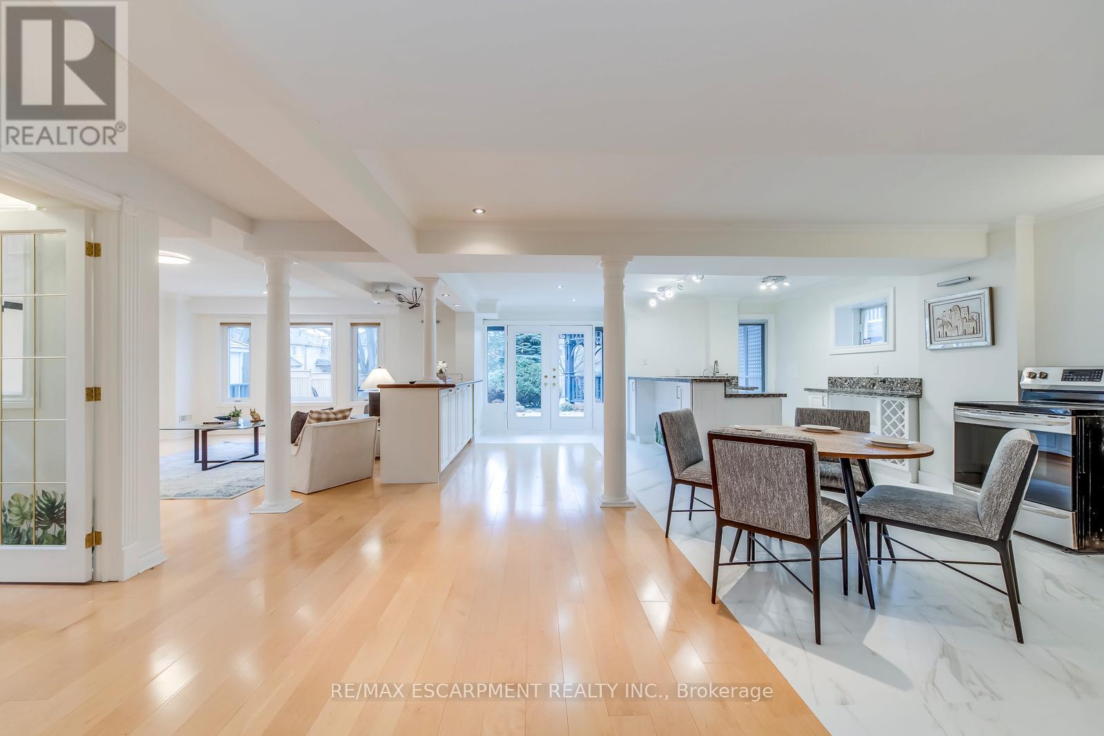 2201 Galloway Drive, Oakville, Ontario  L6H 5M1 - Photo 35 - W12936668