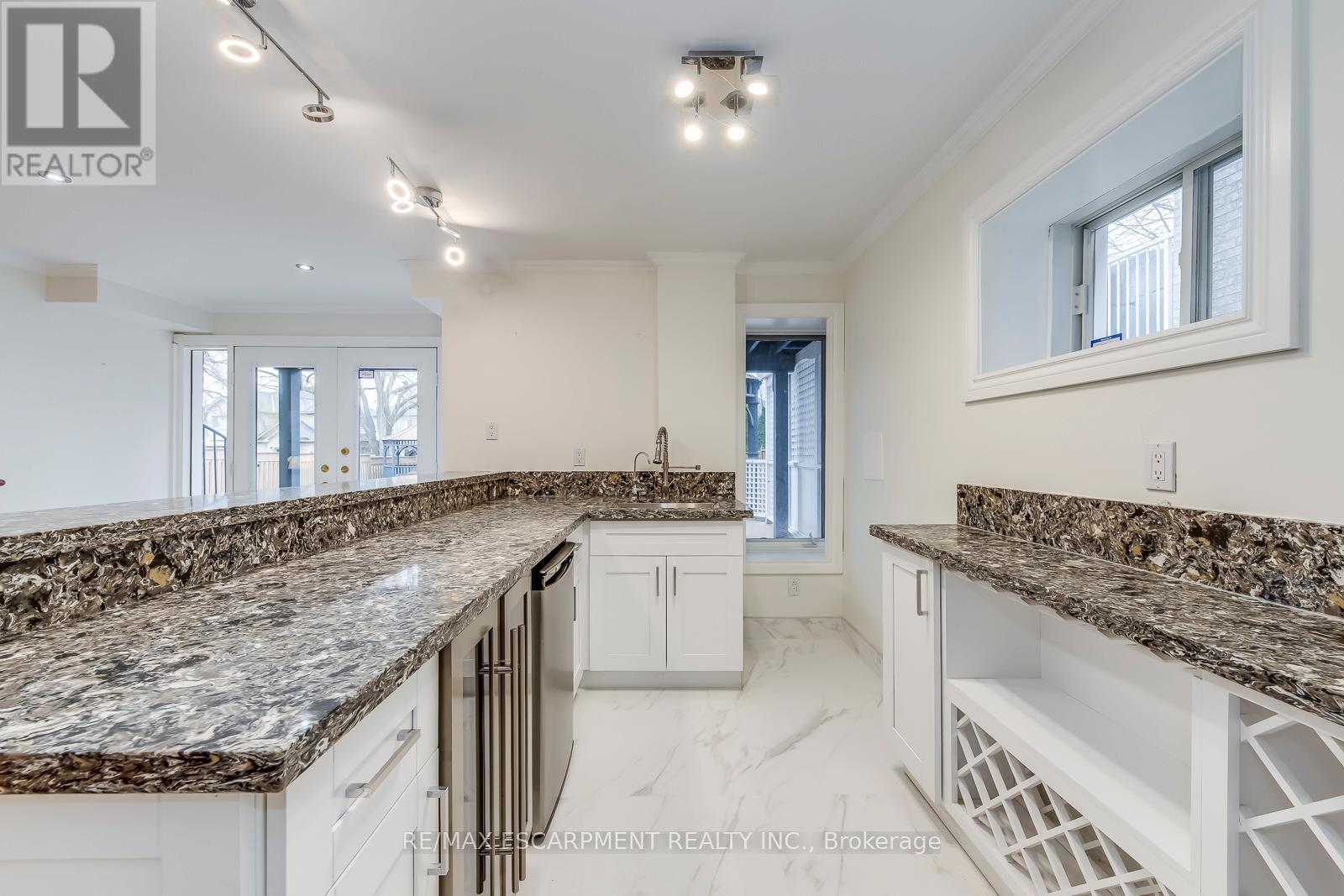 2201 Galloway Drive, Oakville, Ontario  L6H 5M1 - Photo 39 - W12936668