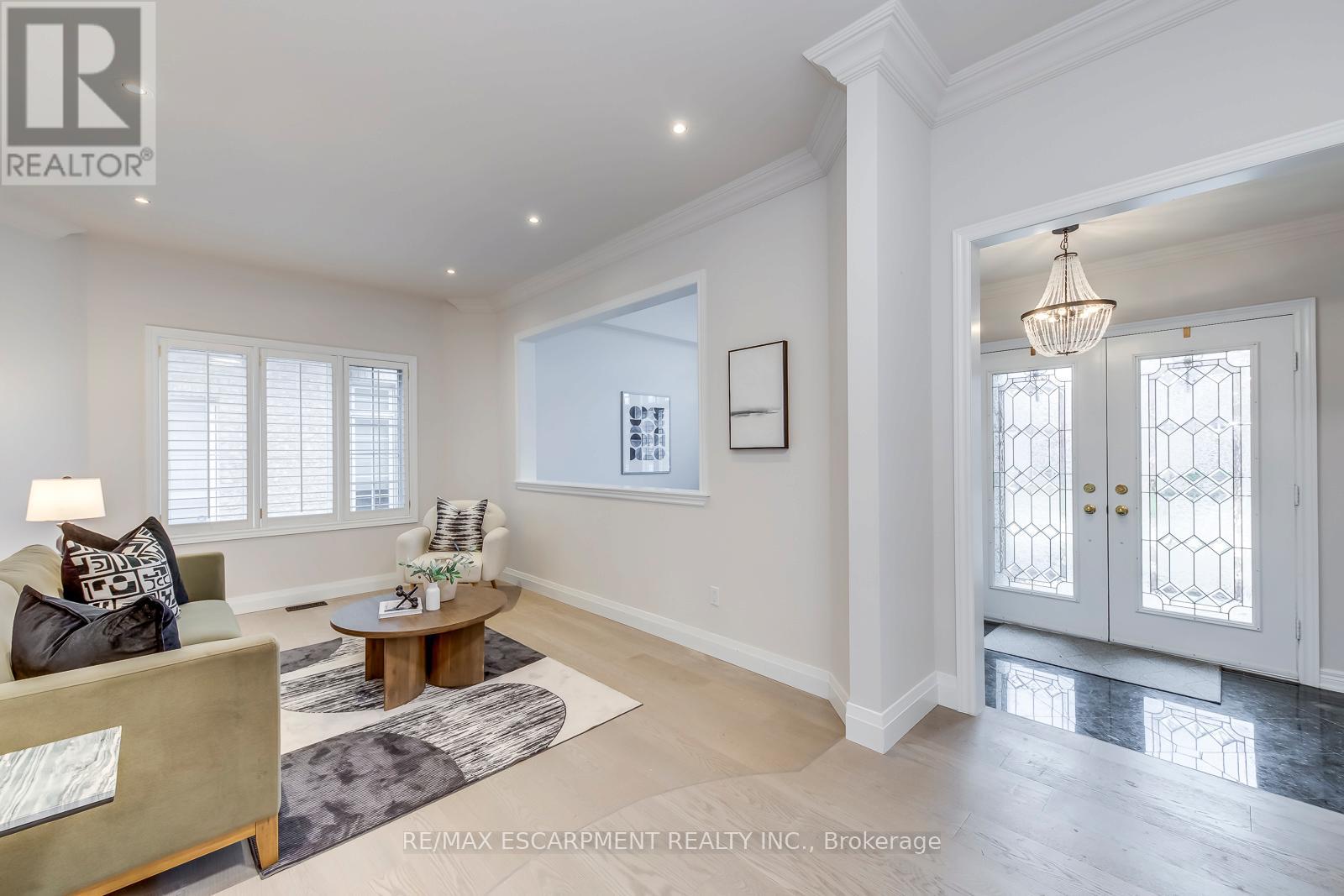 2201 Galloway Drive, Oakville, Ontario  L6H 5M1 - Photo 4 - W12936668