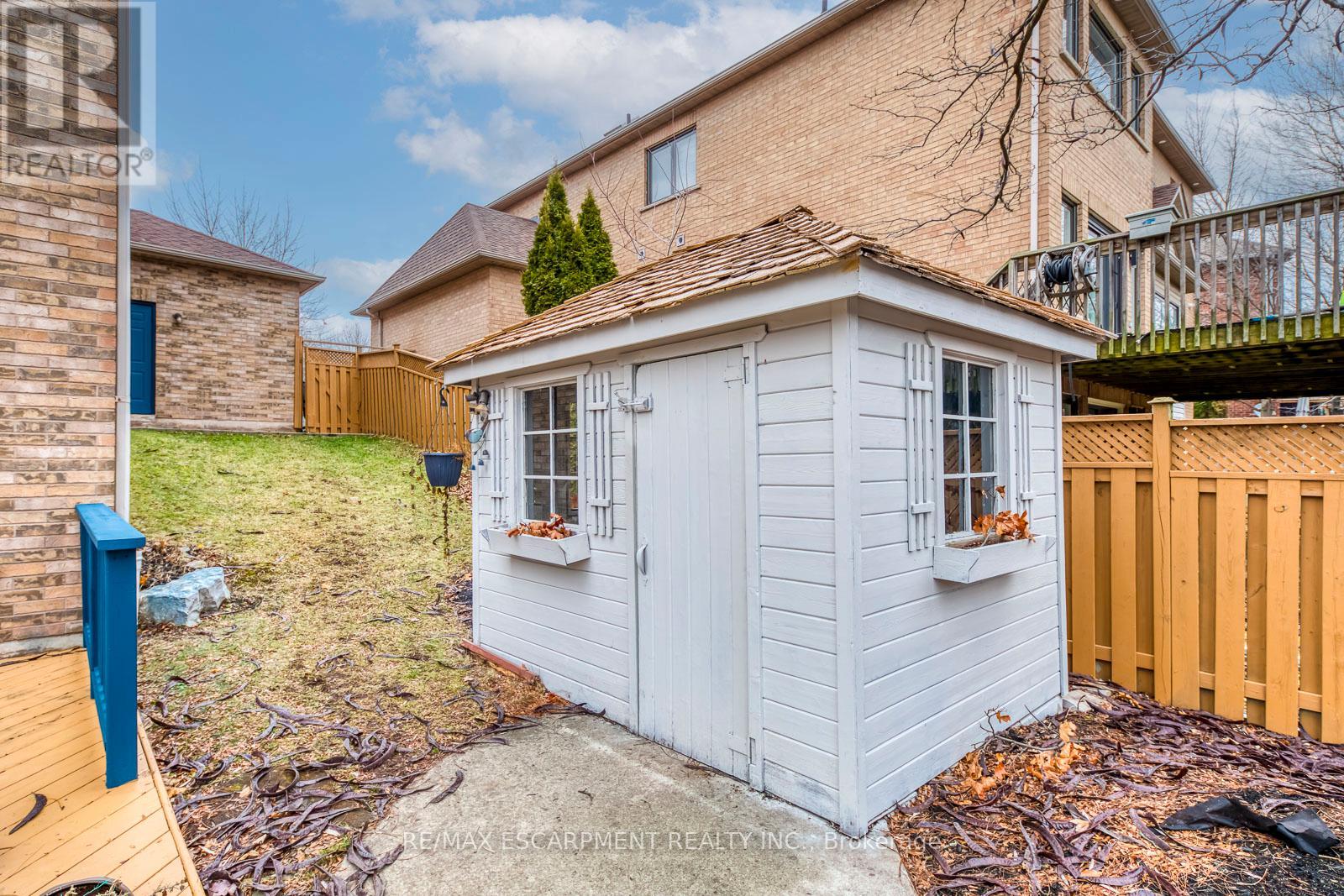 2201 Galloway Drive, Oakville, Ontario  L6H 5M1 - Photo 46 - W12936668