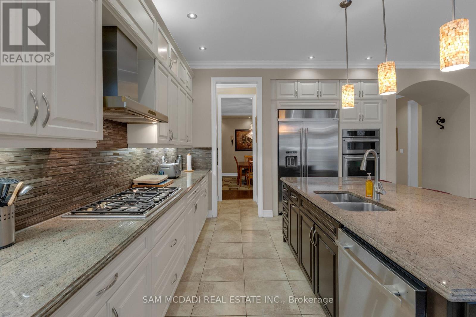 136 North Park Boulevard, Oakville, Ontario  L6M 0W6 - Photo 11 - W12936670