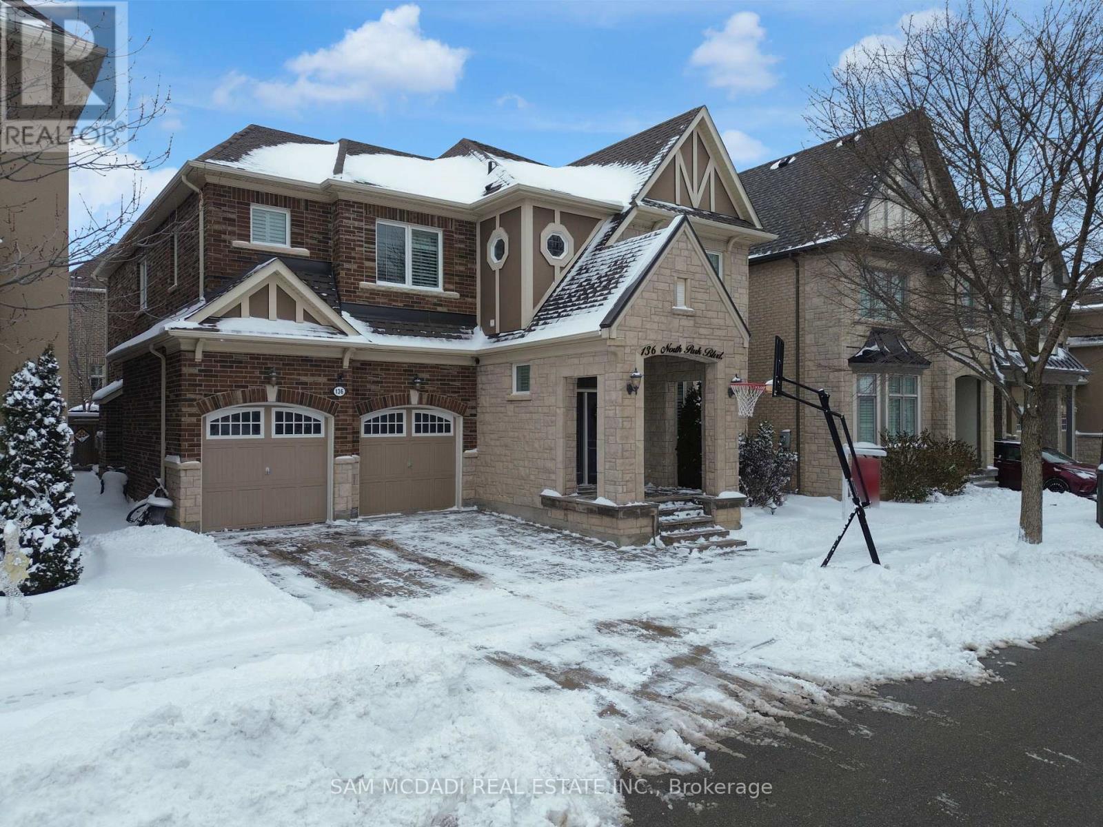 136 North Park Boulevard, Oakville, Ontario  L6M 0W6 - Photo 2 - W12936670