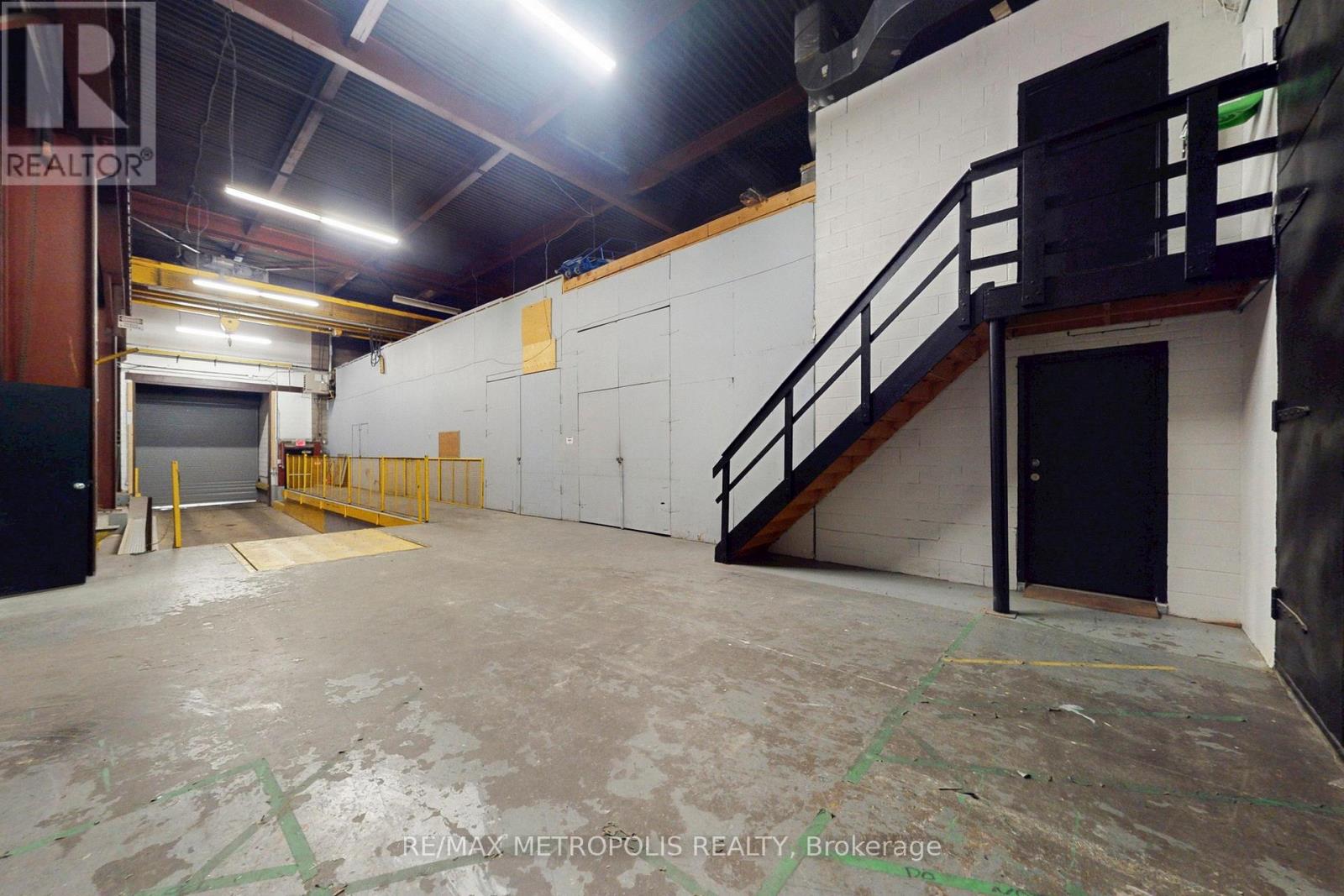 Studio 1 - 258 Wallace Avenue, Toronto, Ontario  M6P 3M9 - Photo 4 - W12936674