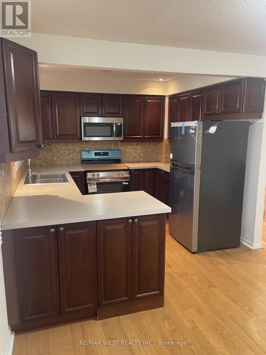 19 - 2299 Marine Drive, Oakville, Ontario  L6L 1C2 - Photo 13 - W12936692