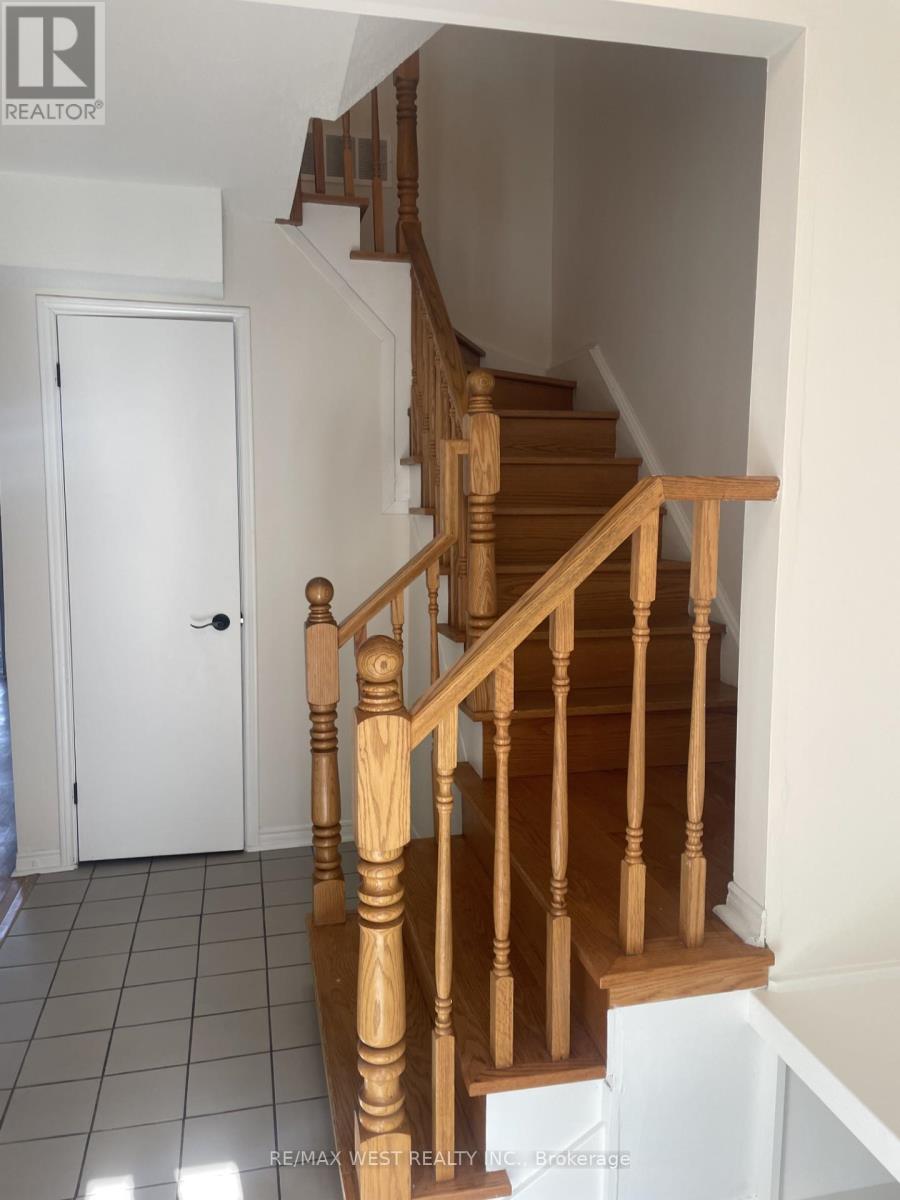 19 - 2299 Marine Drive, Oakville, Ontario  L6L 1C2 - Photo 2 - W12936692