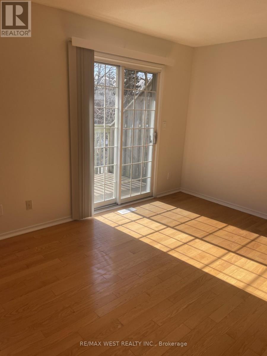 19 - 2299 Marine Drive, Oakville, Ontario  L6L 1C2 - Photo 23 - W12936692