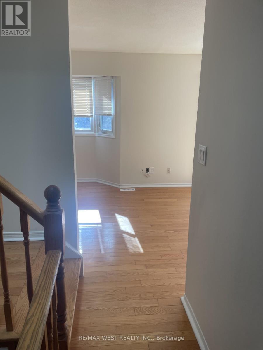 19 - 2299 Marine Drive, Oakville, Ontario  L6L 1C2 - Photo 3 - W12936692