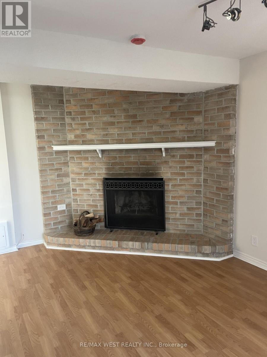 19 - 2299 Marine Drive, Oakville, Ontario  L6L 1C2 - Photo 5 - W12936692