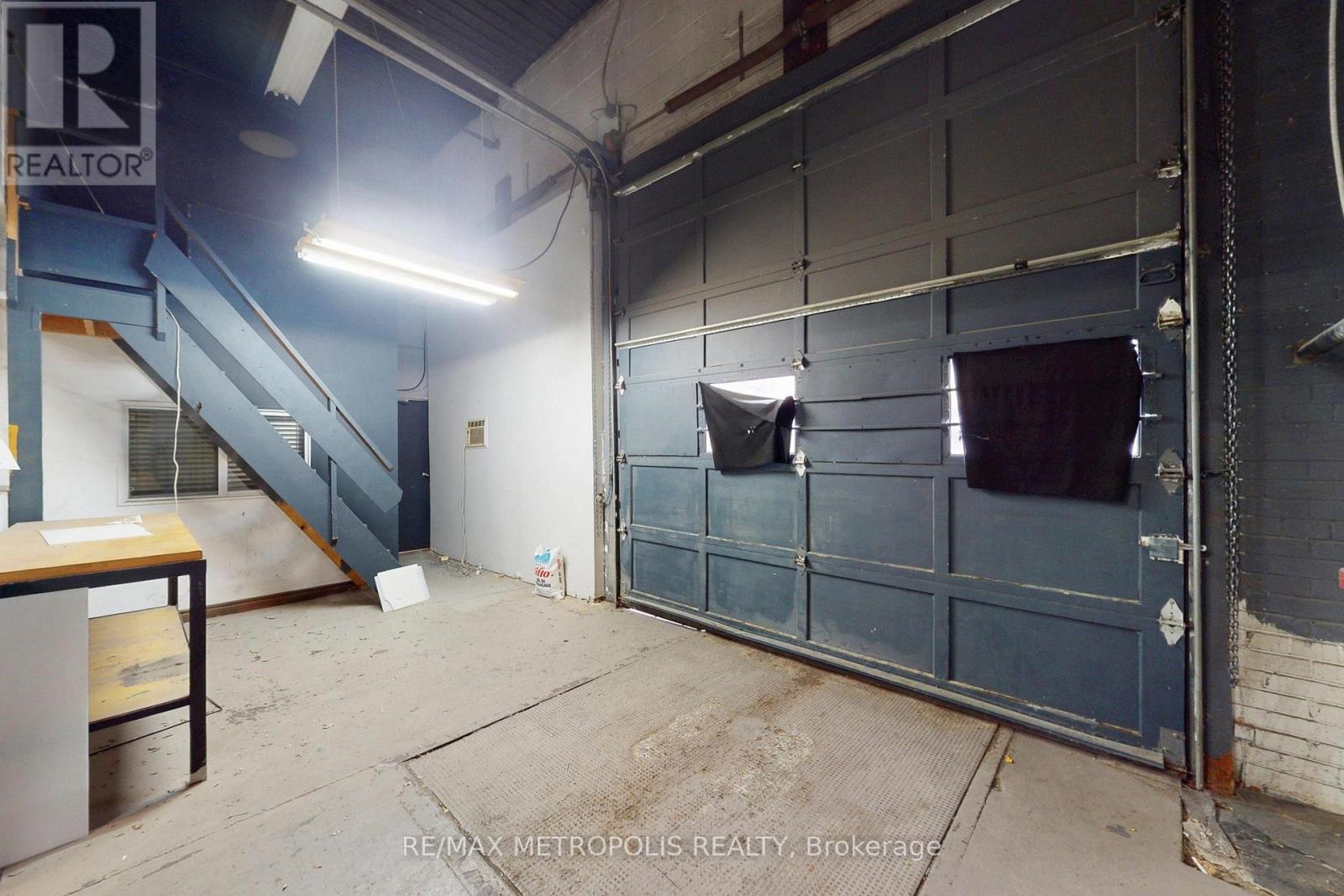 105 - 258 Wallace Avenue, Toronto, Ontario  M6P 3M9 - Photo 3 - W12936736