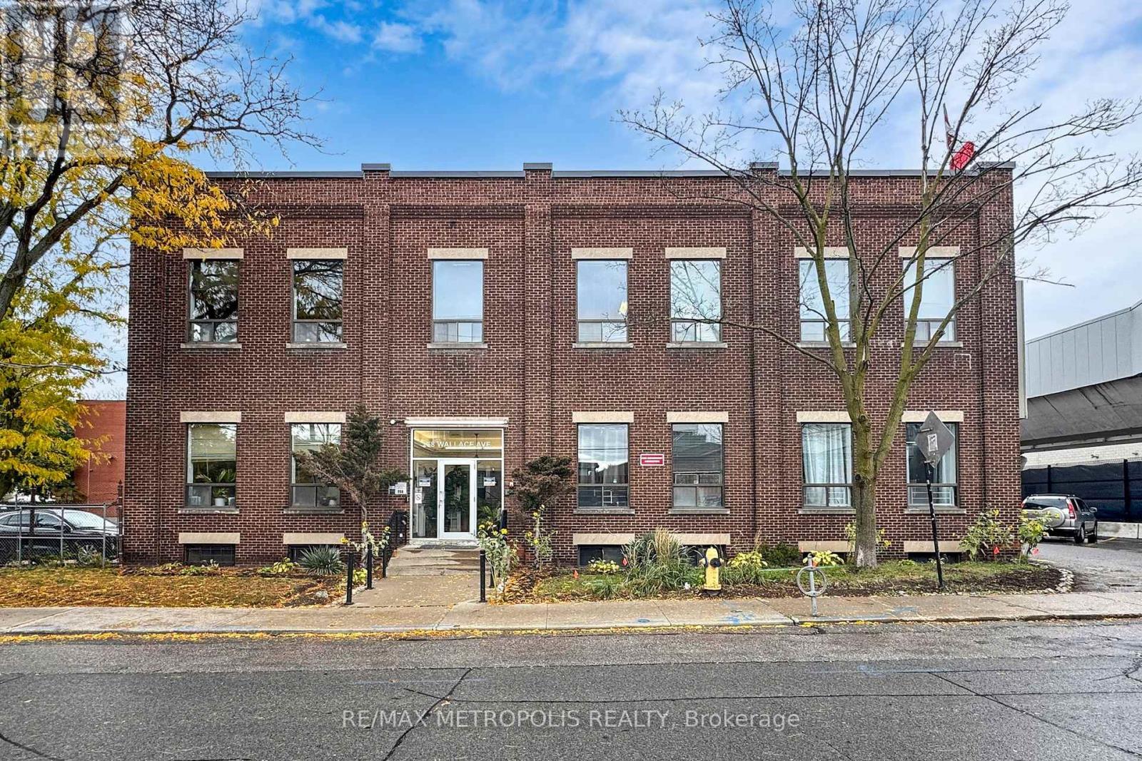 105 - 258 Wallace Avenue, Toronto, Ontario  M6P 3M9 - Photo 4 - W12936736