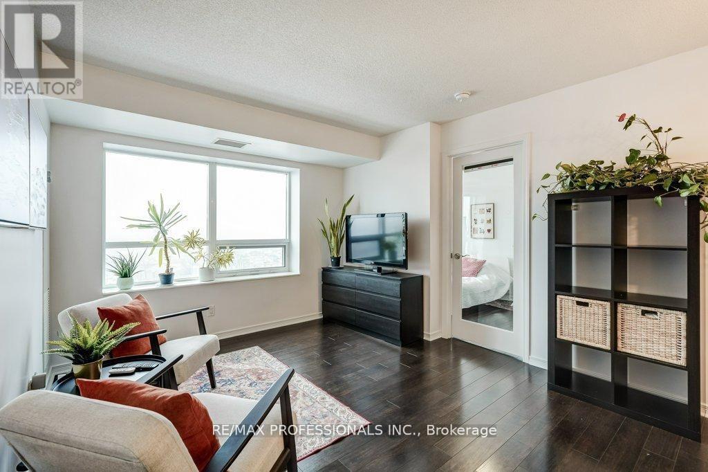 930 - 60 Heintzman Street, Toronto, Ontario  M6P 5A1 - Photo 5 - W12936754