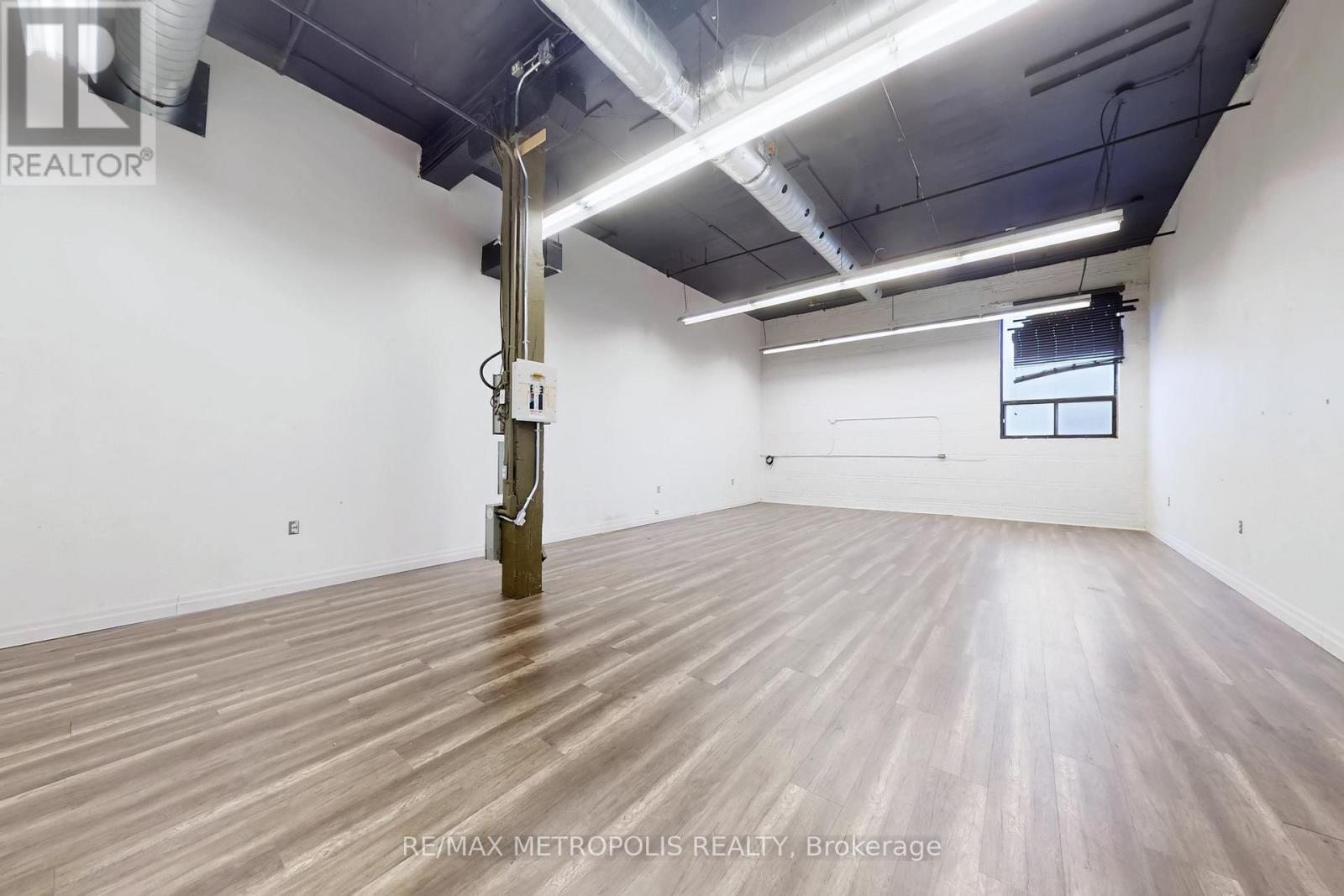 209 - 258 Wallace Avenue, Toronto, Ontario  M6P 3M9 - Photo 2 - W12936762