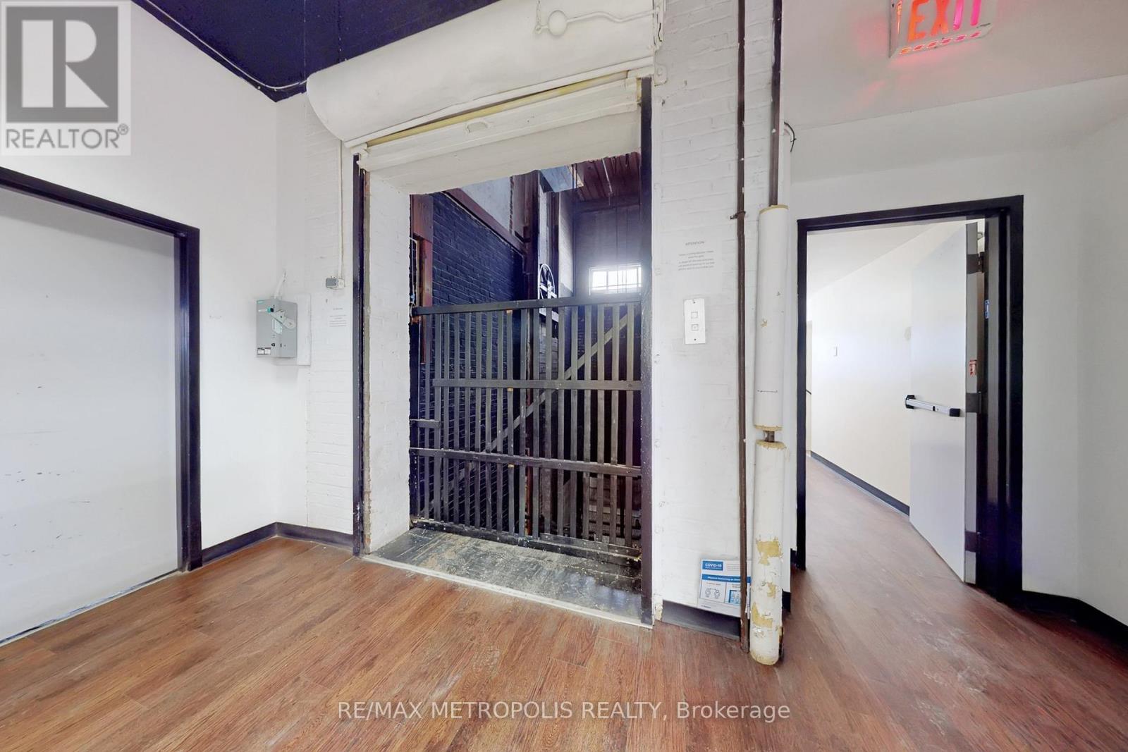 209 - 258 Wallace Avenue, Toronto, Ontario  M6P 3M9 - Photo 4 - W12936762