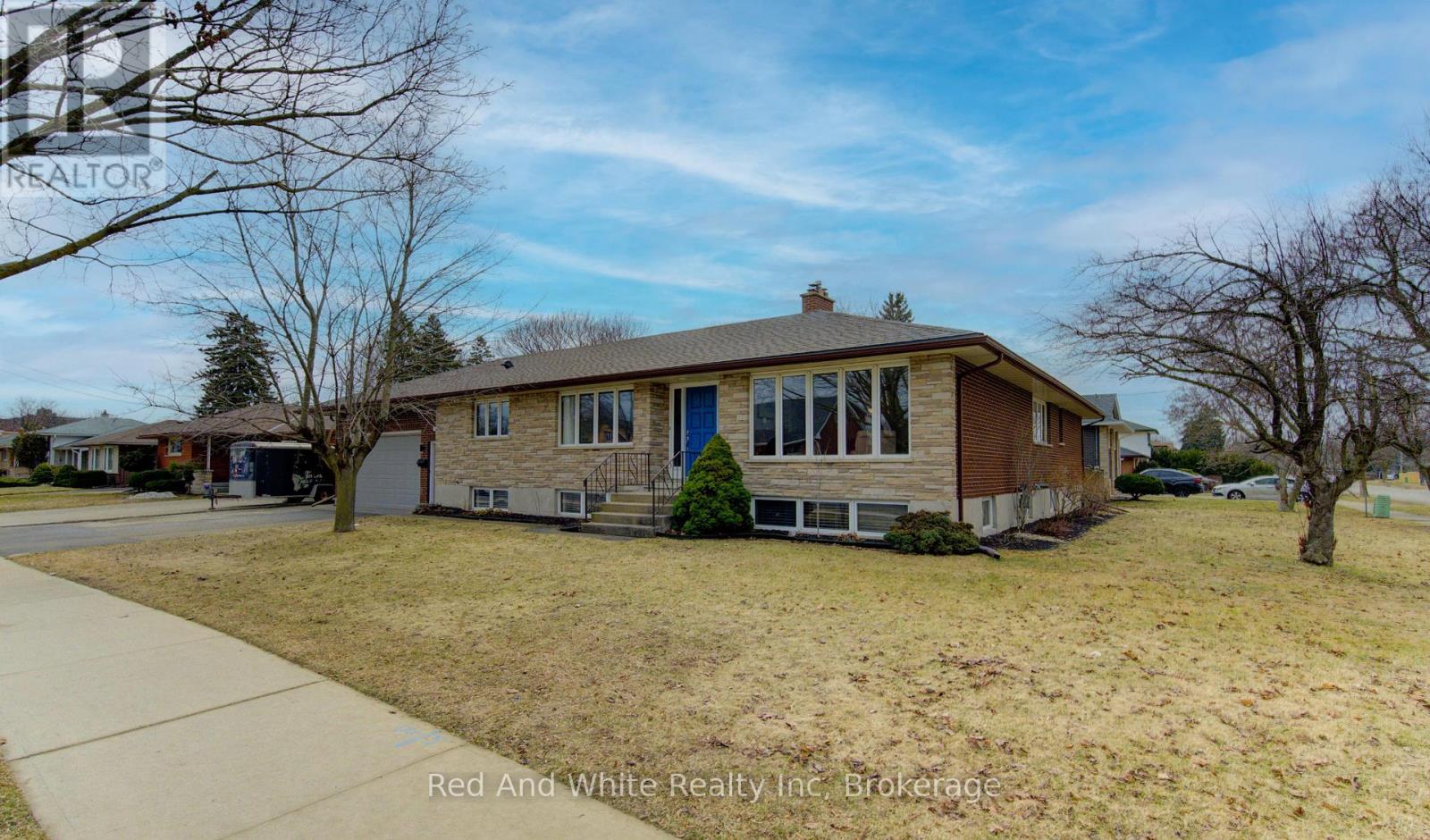 449 Greenfield Avenue, Kitchener, Ontario  N2C 1E9 - Photo 2 - X12931716