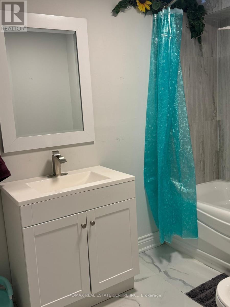 741 Shanahan Boulevard, Newmarket, Ontario  L3X 1P8 - Photo 10 - N12935764