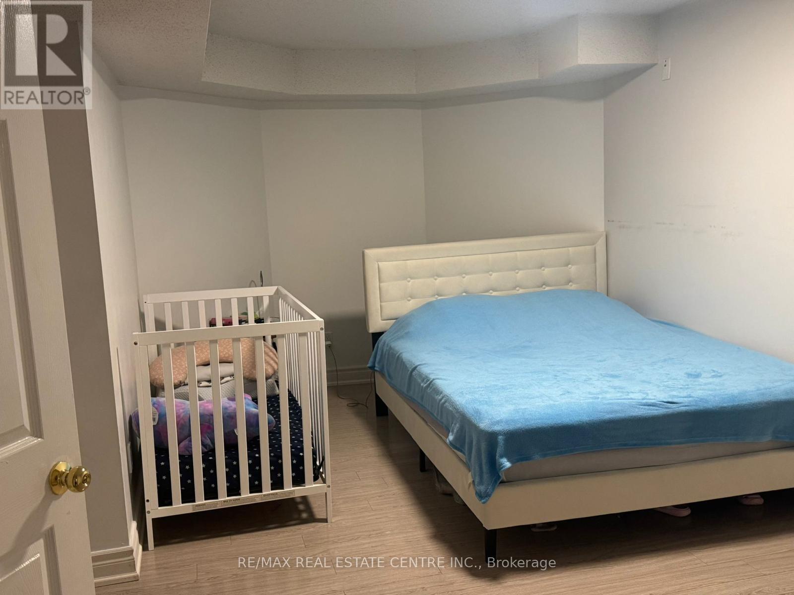 741 Shanahan Boulevard, Newmarket, Ontario  L3X 1P8 - Photo 4 - N12935764