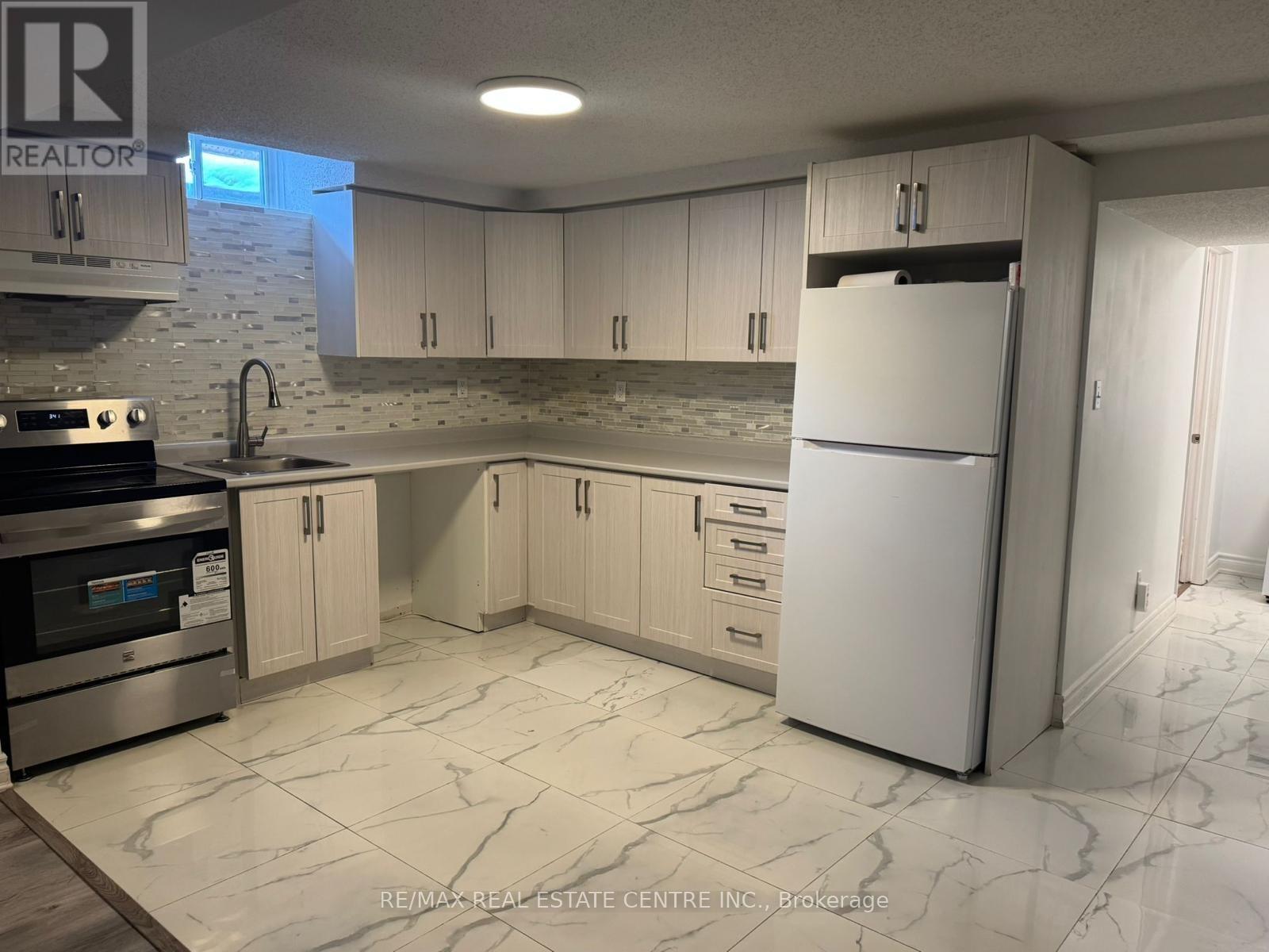 741 Shanahan Boulevard, Newmarket, Ontario  L3X 1P8 - Photo 6 - N12935764