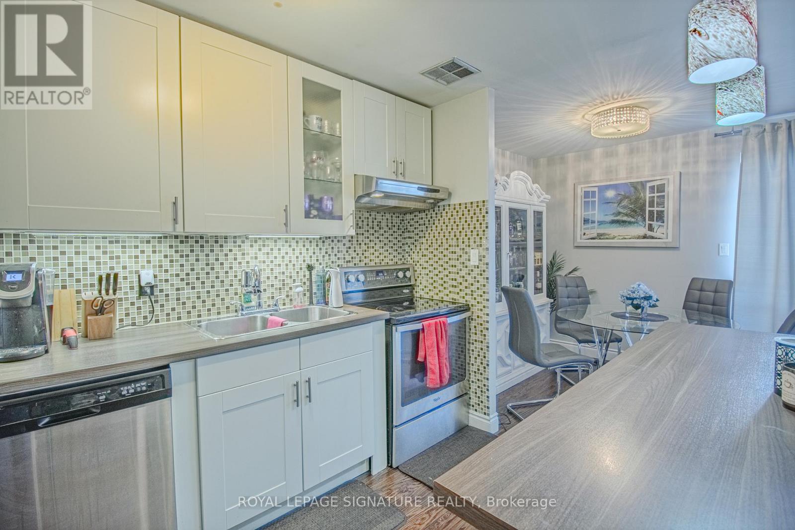 403 - 3025 The Credit Woodlands Crescent, Mississauga, Ontario  L5C 2V3 - Photo 4 - W12913256