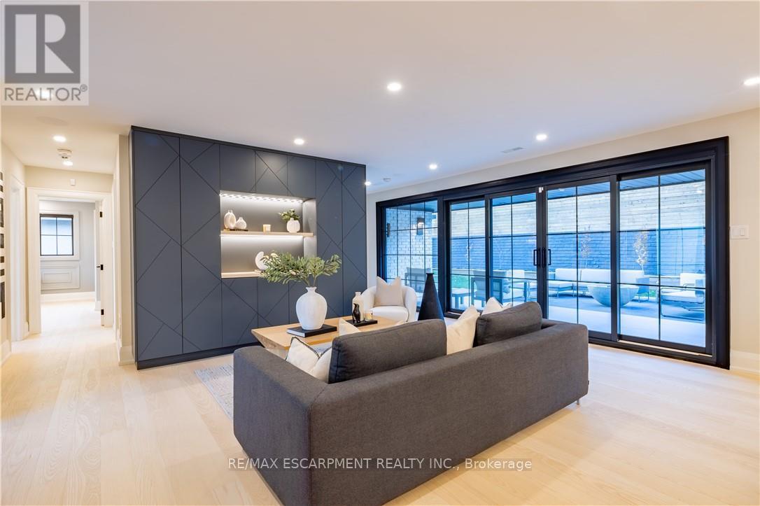 841 Danforth Place, Burlington, Ontario  L7T 1S1 - Photo 9 - W12839598