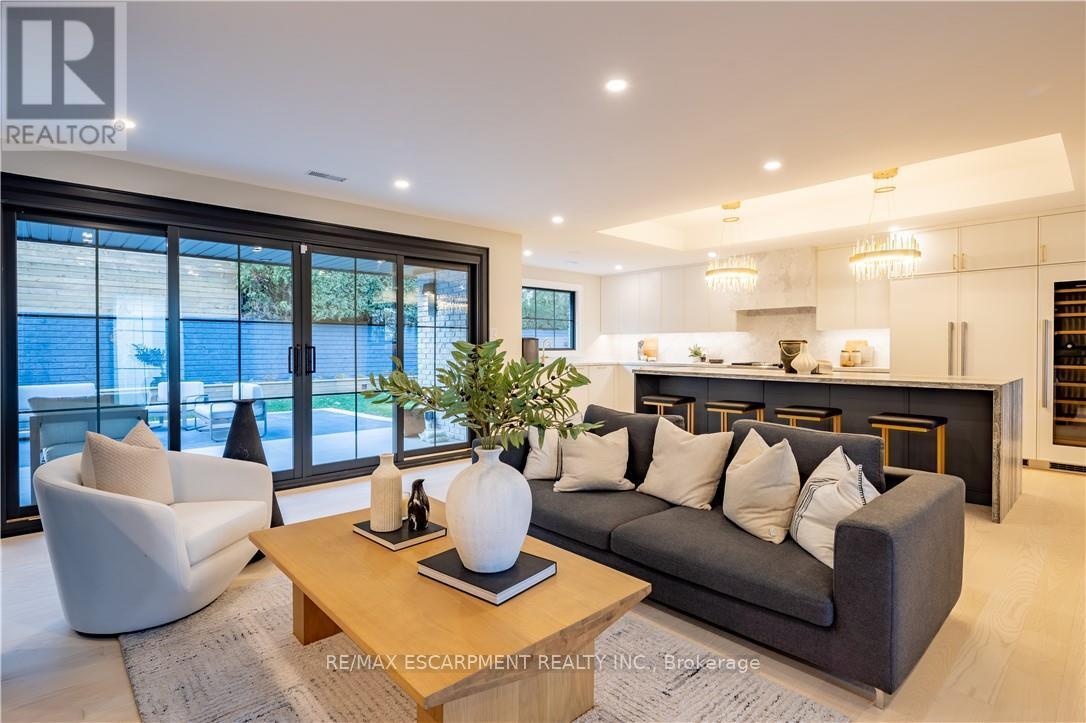 841 Danforth Place, Burlington, Ontario  L7T 1S1 - Photo 10 - W12839598