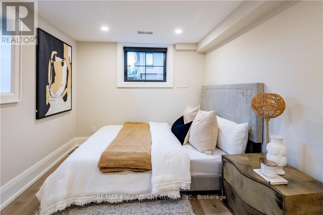 841 Danforth Place, Burlington, Ontario  L7T 1S1 - Photo 29 - W12839598