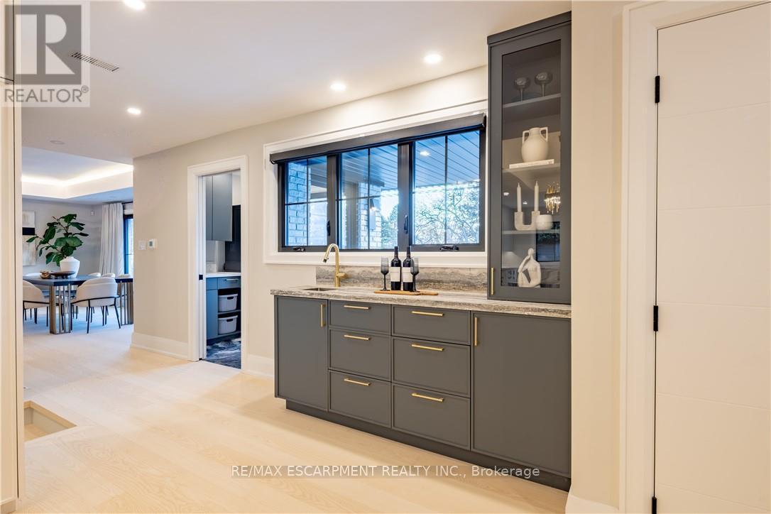 841 Danforth Place, Burlington, Ontario  L7T 1S1 - Photo 7 - W12839598