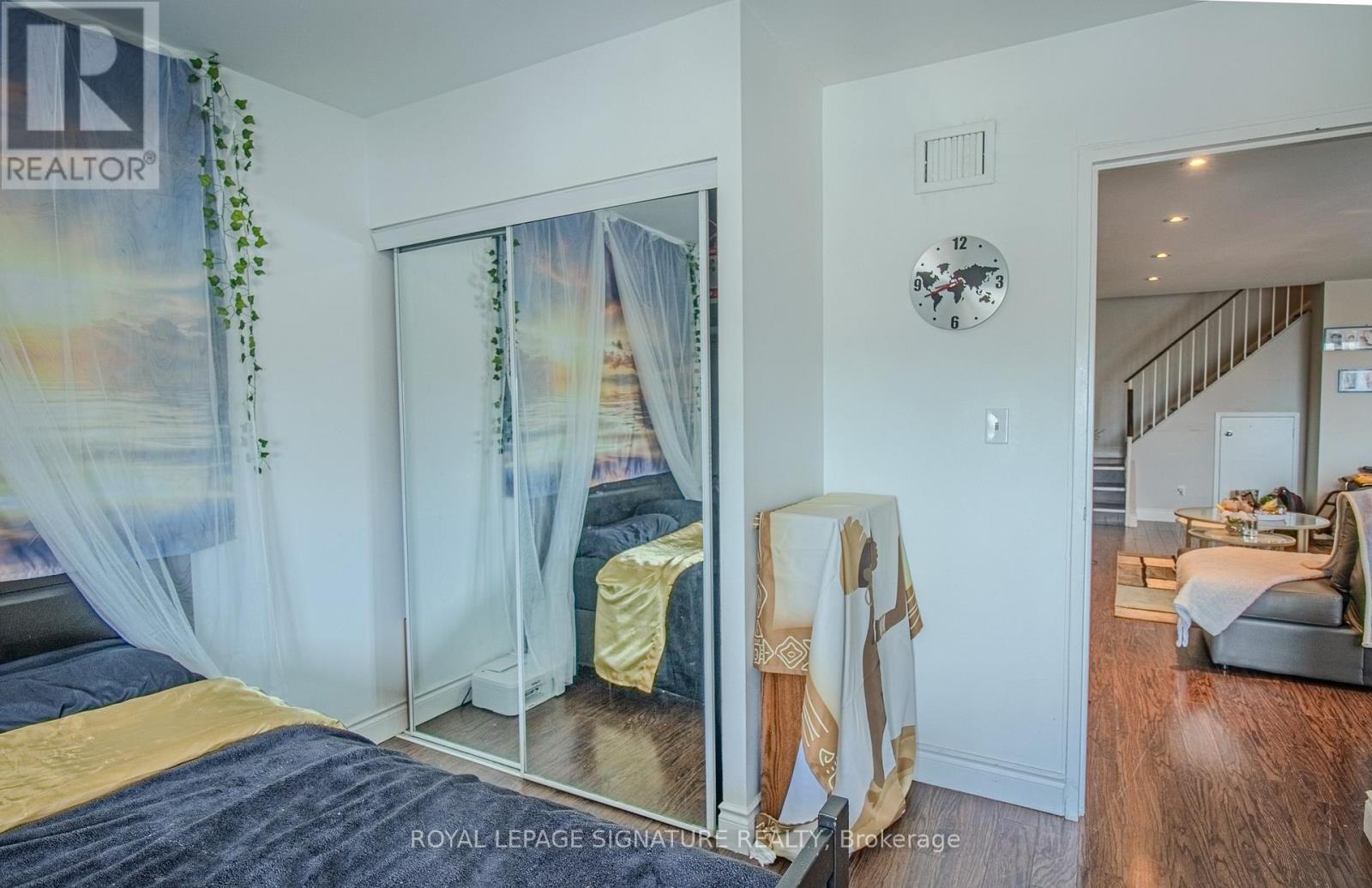 403 - 3025 The Credit Woodlands Crescent, Mississauga, Ontario  L5C 2V3 - Photo 6 - W12913256