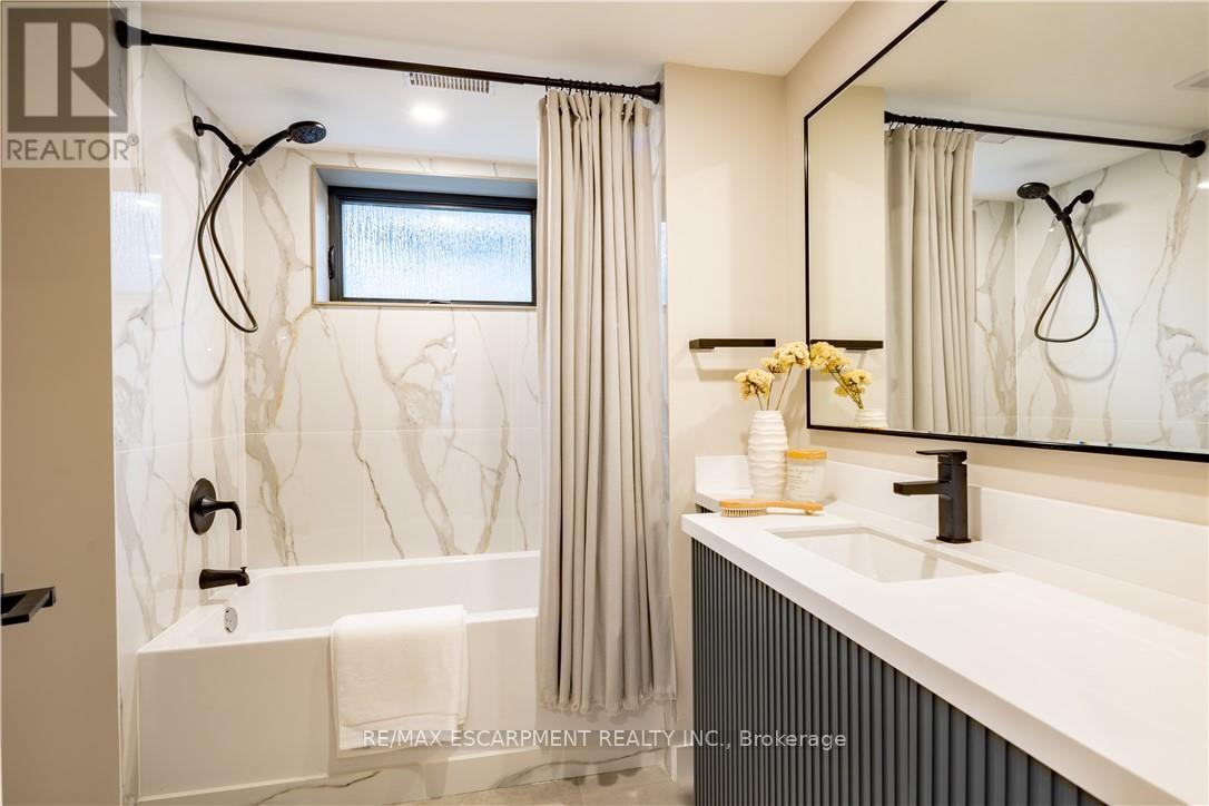 841 Danforth Place, Burlington, Ontario  L7T 1S1 - Photo 30 - W12839598