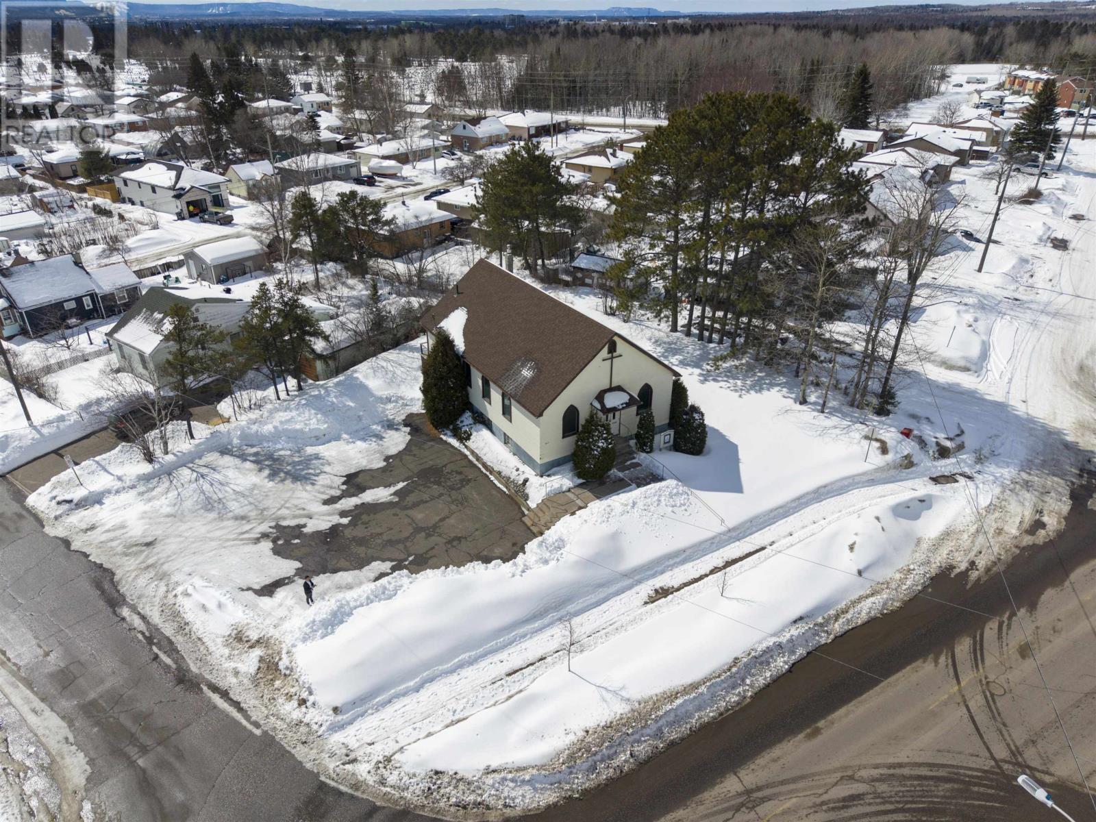 647 John St, Thunder Bay, Ontario  P7B 1Z3 - Photo 3 - TB2600548