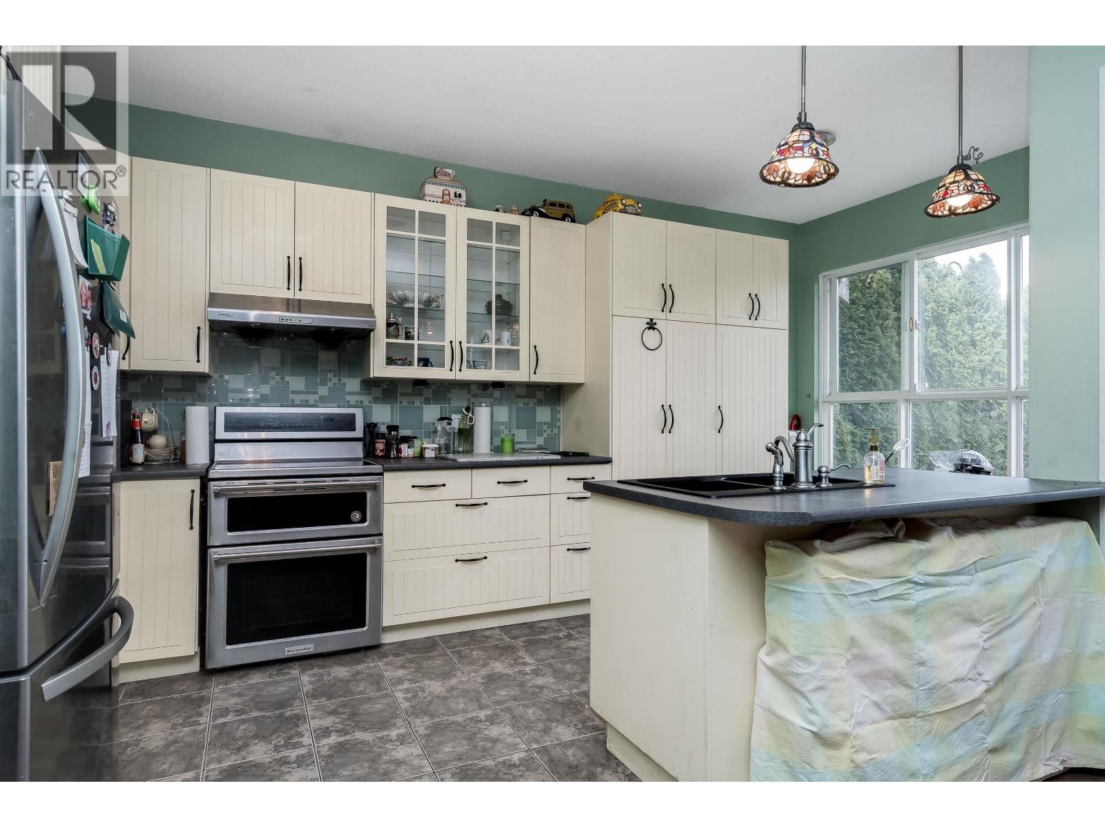 137 Star Crescent, New Westminster, British Columbia  V3M 6X6 - Photo 11 - R3102932