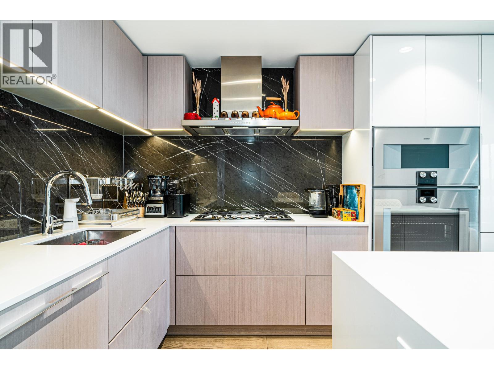 2102 1632 Lions Gate Lane, North Vancouver, British Columbia  V7P 0E2 - Photo 9 - R3068879