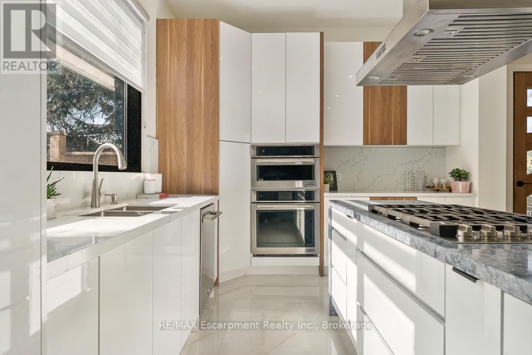 1526 Bridge Road, Oakville, Ontario  L6L 2E3 - Photo 12 - W12936784