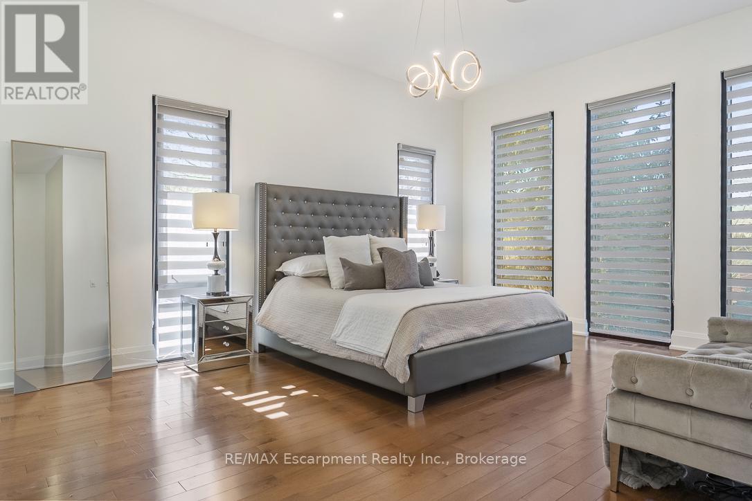 1526 Bridge Road, Oakville, Ontario  L6L 2E3 - Photo 17 - W12936784