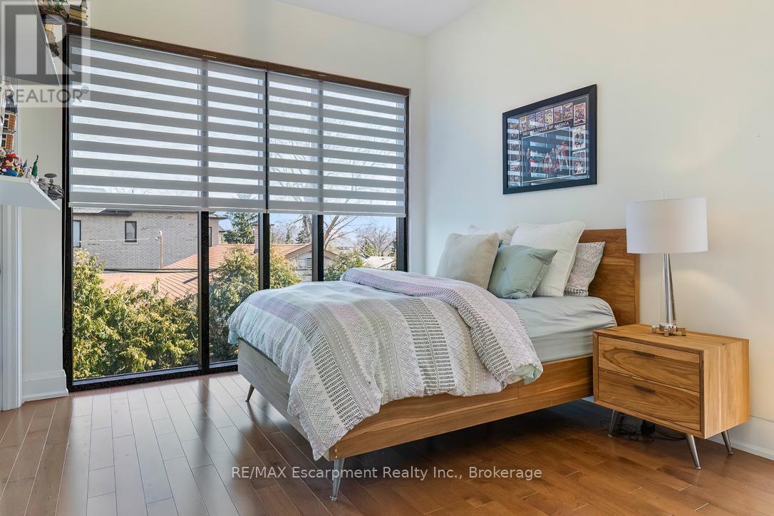 1526 Bridge Road, Oakville, Ontario  L6L 2E3 - Photo 23 - W12936784