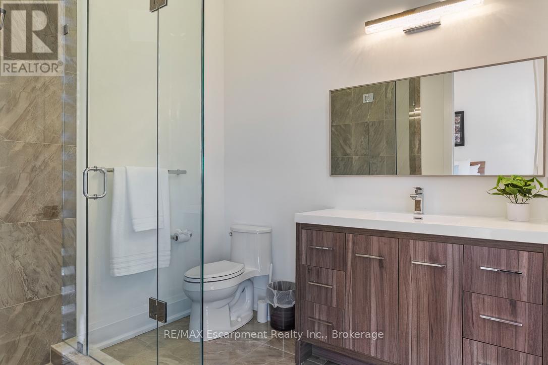 1526 Bridge Road, Oakville, Ontario  L6L 2E3 - Photo 25 - W12936784