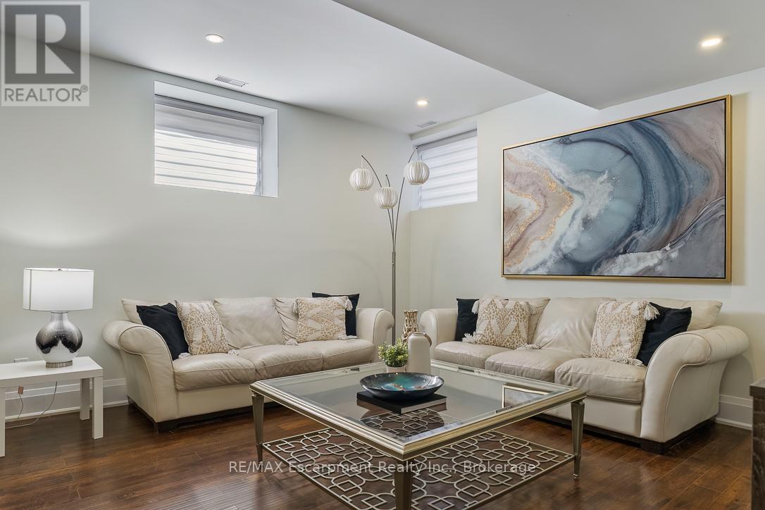 1526 Bridge Road, Oakville, Ontario  L6L 2E3 - Photo 33 - W12936784