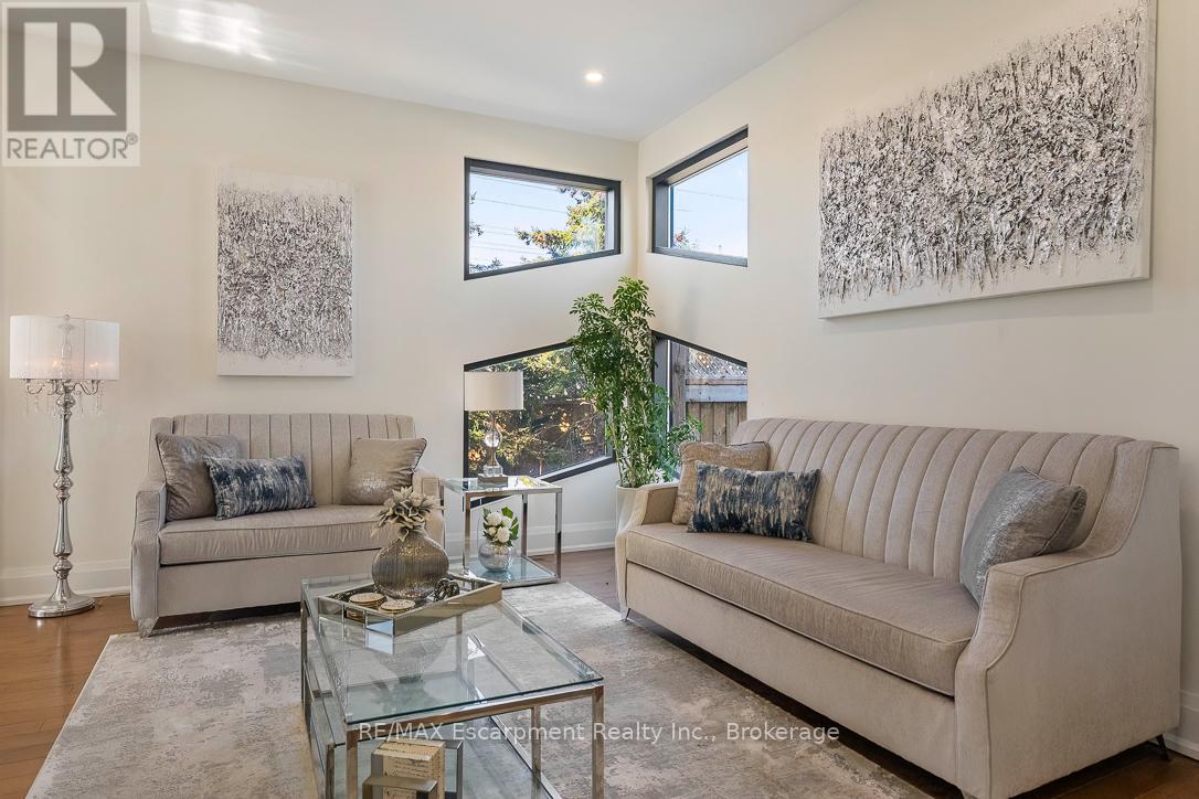 1526 Bridge Road, Oakville, Ontario  L6L 2E3 - Photo 6 - W12936784