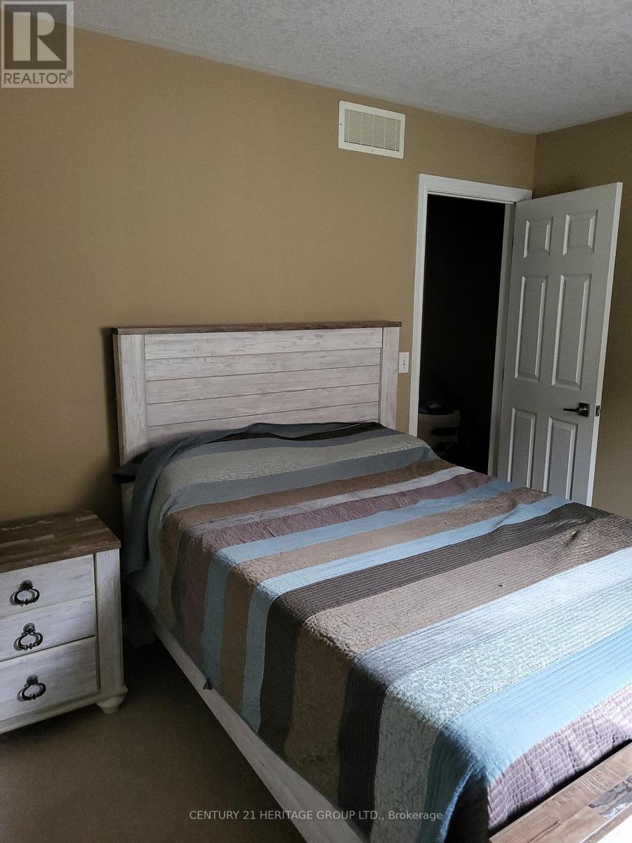 71 Finch Drive, Belleville, Ontario  K8P 5L4 - Photo 11 - X12913862