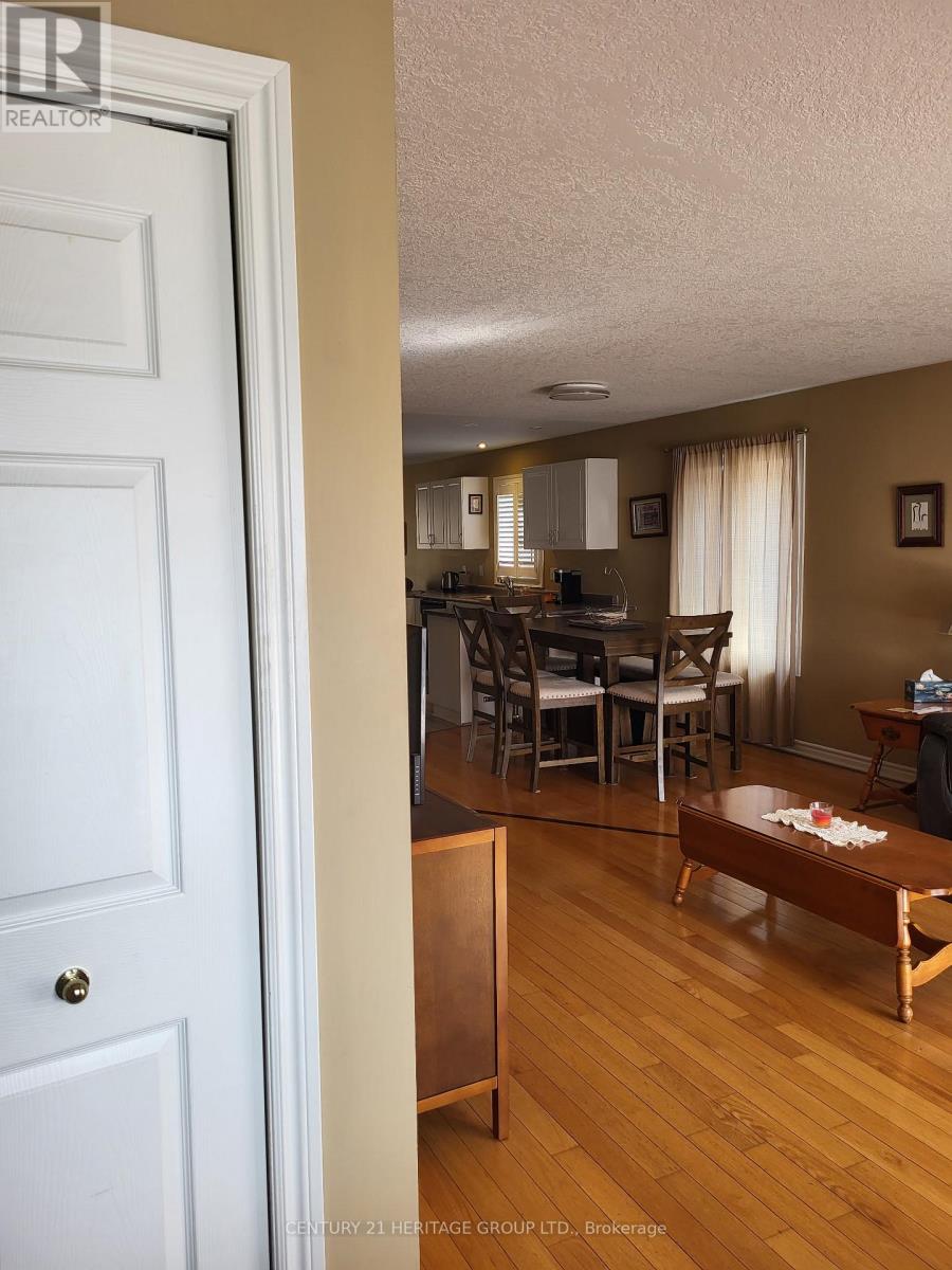 71 Finch Drive, Belleville, Ontario  K8P 5L4 - Photo 5 - X12913862